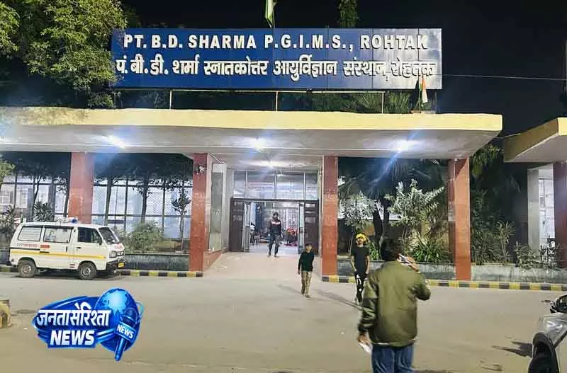 PGIMS में नाबालिग को वैक्सीन देने से मना करने की जांच शुरू PGIMS में नाबालिग को वैक्सीन देने से मना करने की जांच शुरू