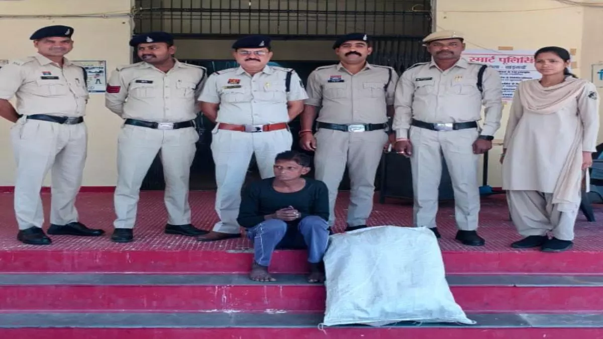 मनेन्द्रगढ़ के गांव में गांजे की खेती का पर्दाफाश, ग्रामीण गिरफ्तार मनेन्द्रगढ़ के गांव में गांजे की खेती का पर्दाफाश, ग्रामीण गिरफ्तार