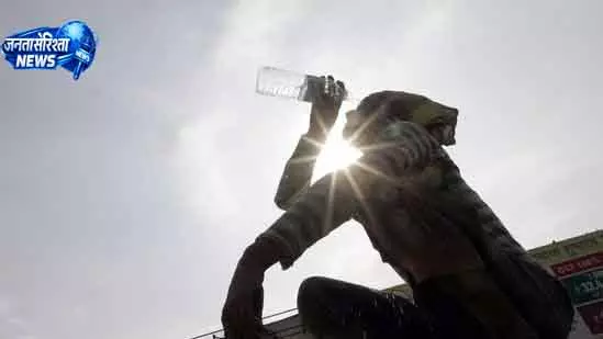 Kashmir में असामान्य गर्मी, तापमान बढ़ा; SGR में 31.7°C रिकॉर्ड किया गया Kashmir में असामान्य गर्मी, तापमान बढ़ा; SGR में 31.7°C रिकॉर्ड किया गया