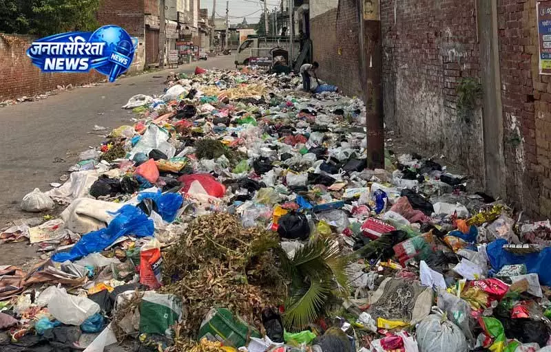 Malerkotla में कचरे का ढेर, प्रशासन और कर्मचारियों के बीच तनाव Malerkotla में कचरे का ढेर, प्रशासन और कर्मचारियों के बीच तनाव