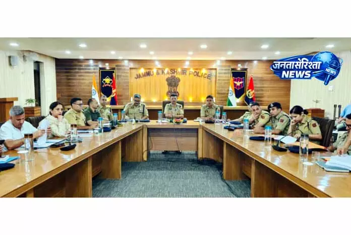SSP Jammu ने अधिकारियों को अपराध पर लगाम लगाने की जिम्मेदारी सौंपी SSP Jammu ने अधिकारियों को अपराध पर लगाम लगाने की जिम्मेदारी सौंपी