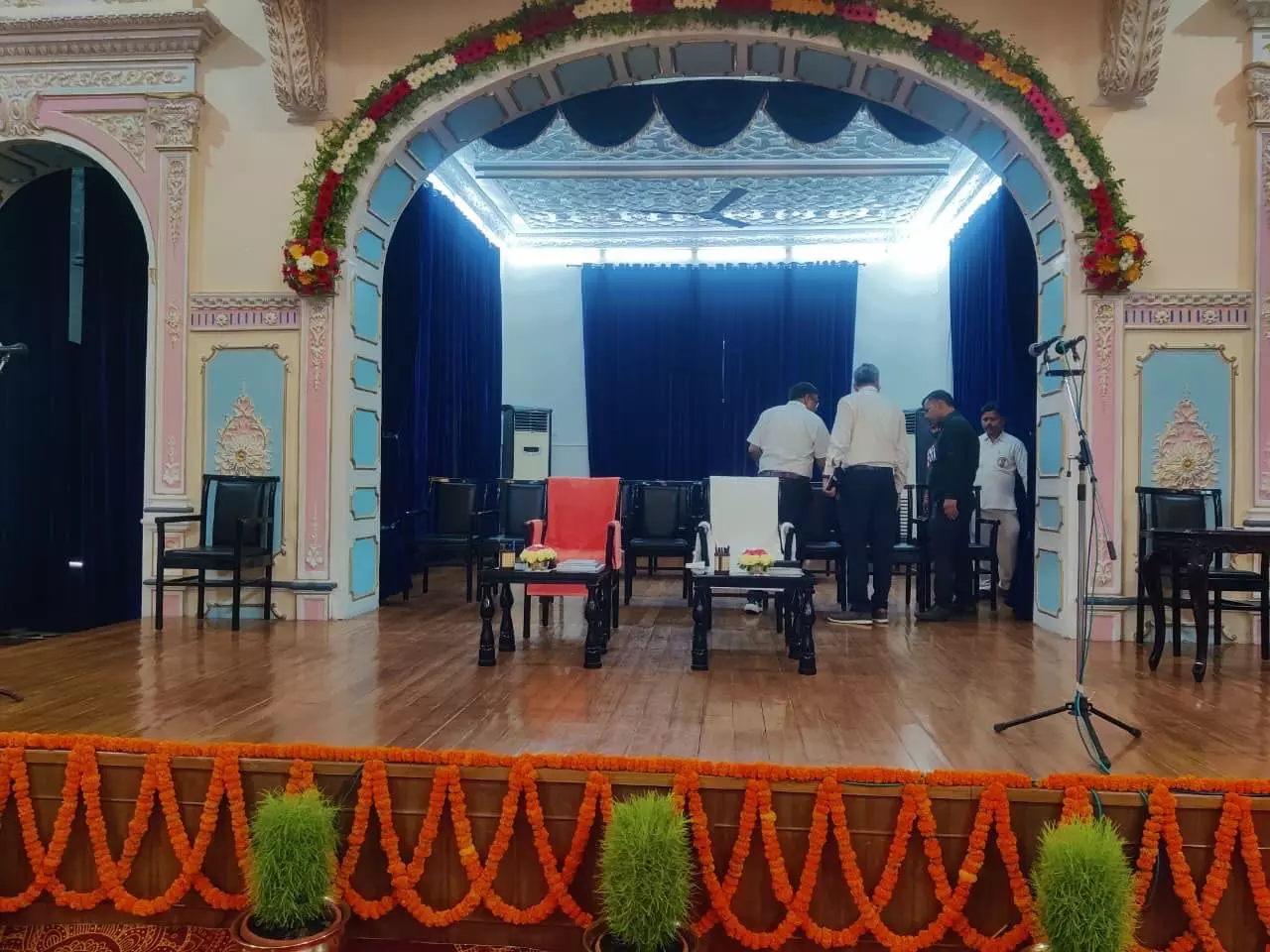 योगी सरकार में शामिल होने जा रहे 6 नए मंत्रियों की सूची योगी सरकार में शामिल होने जा रहे 6 नए मंत्रियों की सूची