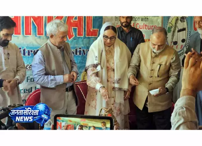 Darakhshan की उपस्थिति में बडगाम में सांस्कृतिक महोत्सव का आयोजन Darakhshan की उपस्थिति में बडगाम में सांस्कृतिक महोत्सव का आयोजन
