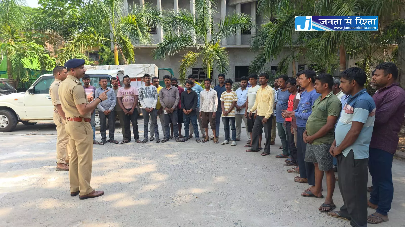 29 संदिग्ध कबाड़ी और फेरीवाले गिरफ्तार, पुलिस ने वेरिफिकेशन कराने की चेतावनी दी 29 संदिग्ध कबाड़ी और फेरीवाले गिरफ्तार, पुलिस ने वेरिफिकेशन कराने की चेतावनी दी