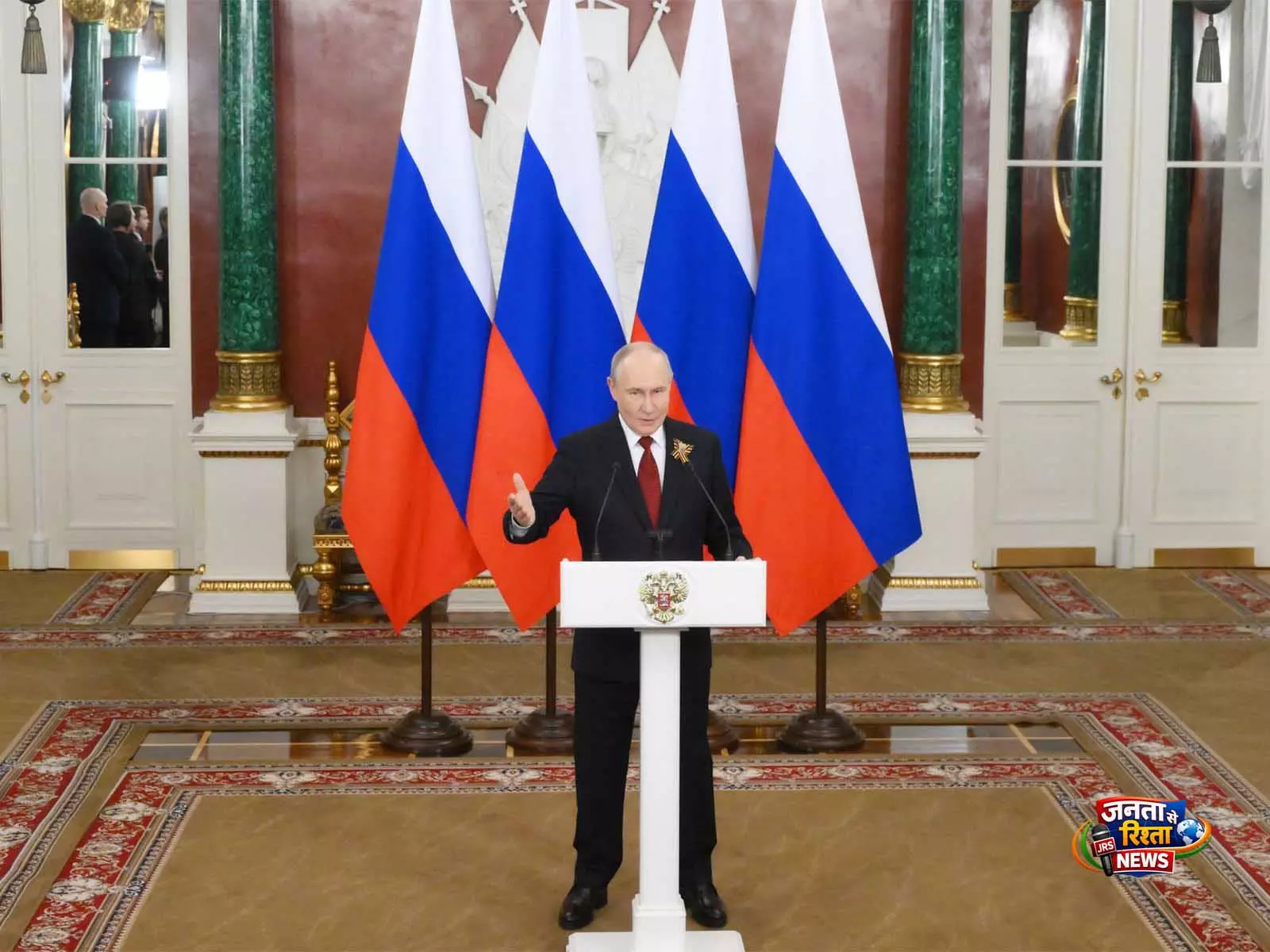 किसी तीसरे देश में मिल सकते हैं: Putin ने पहली बार रूस के बाहर ज़ेलेंस्की से मिलने की इच्छा जताई किसी तीसरे देश में मिल सकते हैं: Putin ने पहली बार रूस के बाहर ज़ेलेंस्की से मिलने की इच्छा जताई