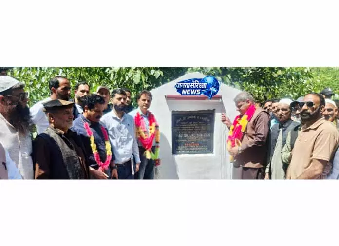 MLA ने किया सड़क, जल और सामाजिक परियोजनाओं का शिलान्यास MLA ने किया सड़क, जल और सामाजिक परियोजनाओं का शिलान्यास
