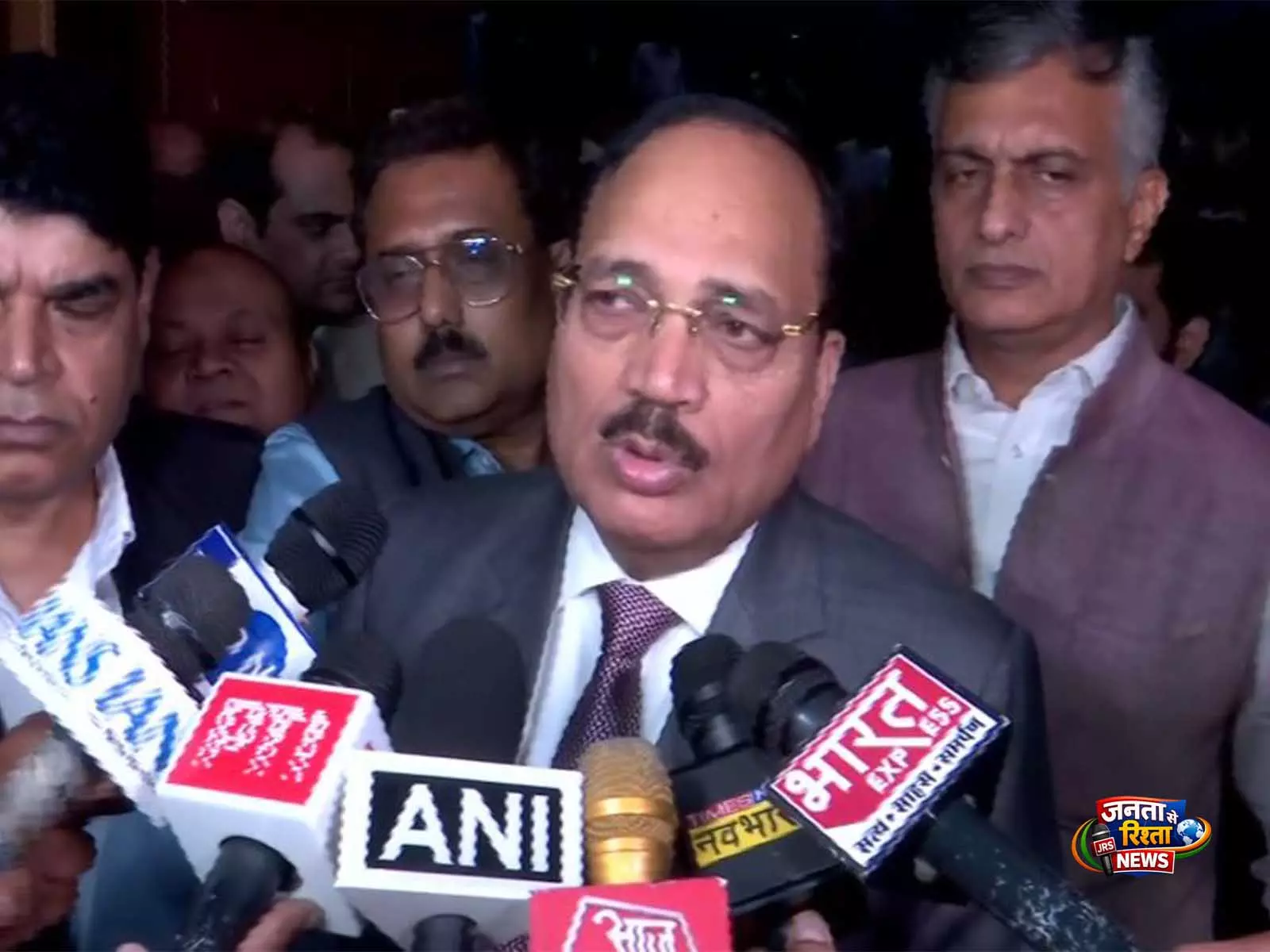 भारत के मुख्य न्यायाधीश सूर्यकांत ने वायरल जातिवादी टिप्पणियों और फर्जी बयानों का किया खंडन भारत के मुख्य न्यायाधीश सूर्यकांत ने वायरल जातिवादी टिप्पणियों और फर्जी बयानों का किया खंडन