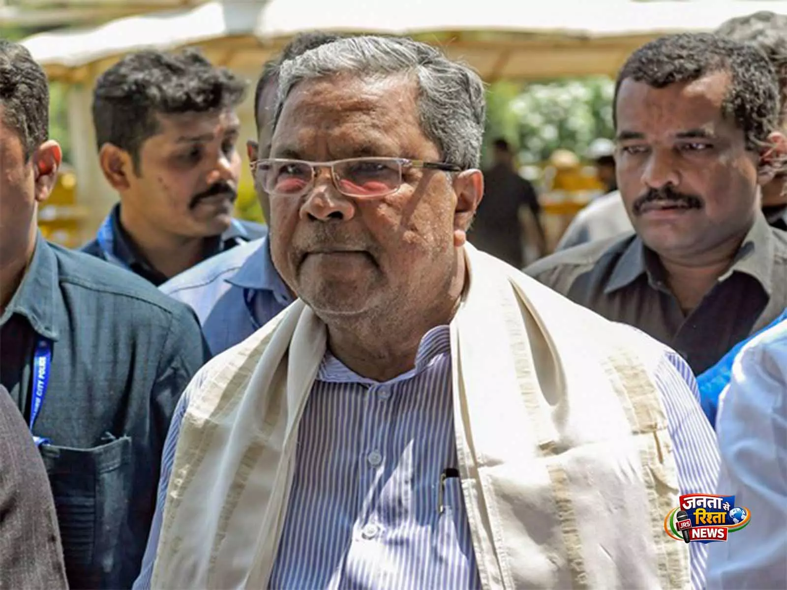 कर्नाटक के CM ने TVK प्रमुख विजय को तमिलनाडु के 13वें मुख्यमंत्री के रूप में पदभार ग्रहण करने पर दी बधाई कर्नाटक के CM ने TVK प्रमुख विजय को तमिलनाडु के 13वें मुख्यमंत्री के रूप में पदभार ग्रहण करने पर दी बधाई
