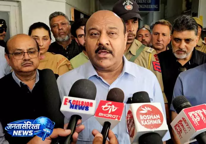 Kashmir: सुरक्षा और सामाजिक समस्याओं पर सरकार की सख्ती का आह्वान Kashmir: सुरक्षा और सामाजिक समस्याओं पर सरकार की सख्ती का आह्वान