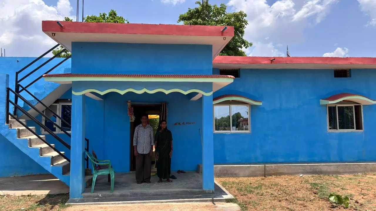 प्रधानमंत्री आवास योजना से मगनलाल के परिवार को मिला पक्का आशियाना प्रधानमंत्री आवास योजना से मगनलाल के परिवार को मिला पक्का आशियाना