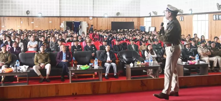 Sikkim: सिक्किम पुलिस ने चाकुंग में ‘बिल्डिंग बॉन्ड्स’ पब्लिक आउटरीच प्रोग्राम का आयोजन किया Sikkim: सिक्किम पुलिस ने चाकुंग में ‘बिल्डिंग बॉन्ड्स’ पब्लिक आउटरीच प्रोग्राम का आयोजन किया