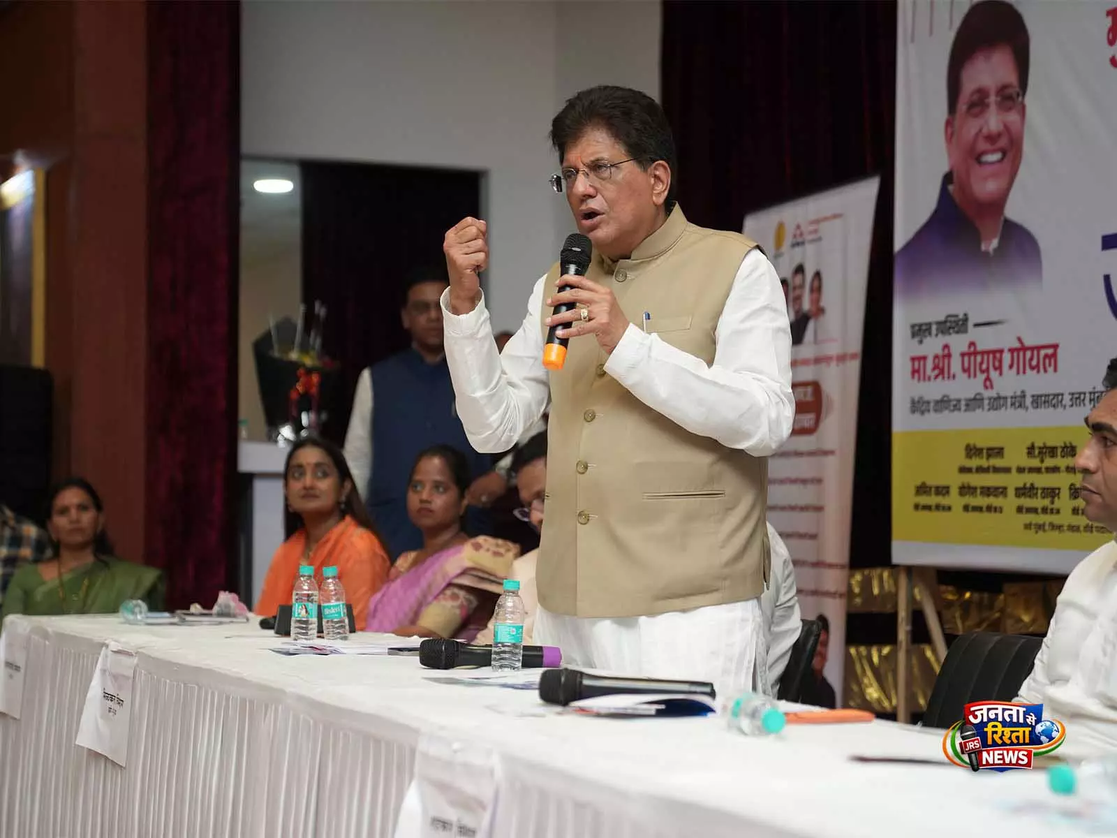 उत्तरी मुंबई में कोई भी परिवार बेघर नहीं रहेगा: Union Minister पीयूष गोयल ने निवासियों को दिया आश्वासन उत्तरी मुंबई में कोई भी परिवार बेघर नहीं रहेगा: Union Minister पीयूष गोयल ने निवासियों को दिया आश्वासन