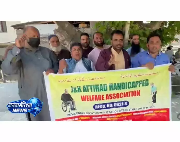 Kashmir: विरोध प्रदर्शन में दर्जनों कार्यकर्ता और सदस्य शामिल Kashmir: विरोध प्रदर्शन में दर्जनों कार्यकर्ता और सदस्य शामिल