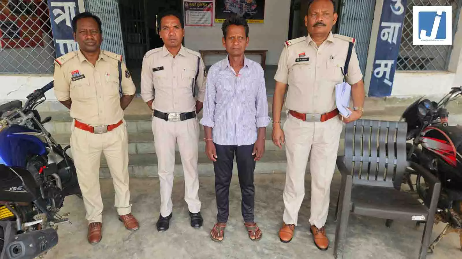 गांव की बैठक में प्रताड़ना और मारपीट के बाद युवक ने उठाया था आत्मघाती कदम, आत्महत्या के लिए उकसाने का फरार आरोपी गिरफ्तार गांव की बैठक में प्रताड़ना और मारपीट के बाद युवक ने उठाया था आत्मघाती कदम, आत्महत्या के लिए उकसाने का फरार आरोपी गिरफ्तार