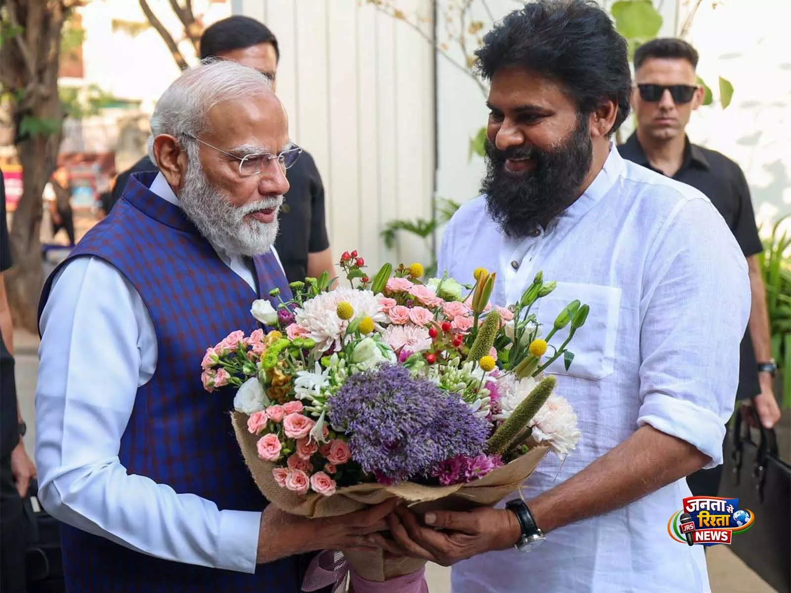 PM मोदी ने पवन कल्याण से मुलाकात कर जाना हालचाल PM मोदी ने पवन कल्याण से मुलाकात कर जाना हालचाल