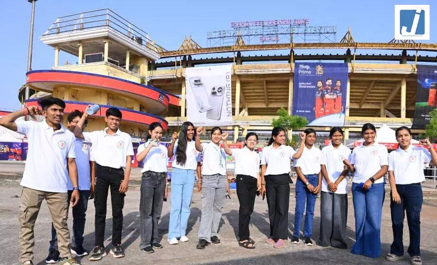 मुख्यमंत्री विष्णुदेव साय की पहल से टॉपर विद्यार्थियों ने लिया IPL मैच का रोमांच मुख्यमंत्री विष्णुदेव साय की पहल से टॉपर विद्यार्थियों ने लिया IPL मैच का रोमांच