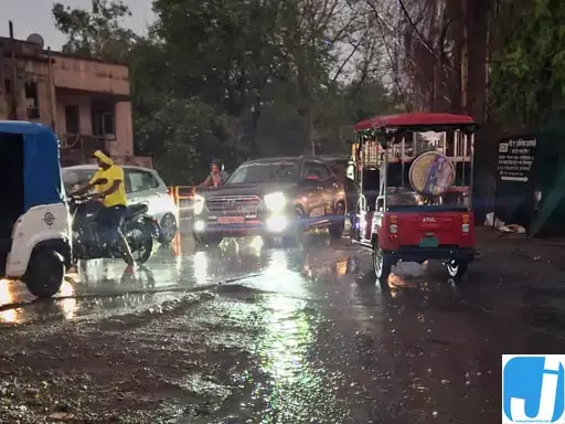 आंधी और बारिश से बिलासपुर बेहाल, बिजली गुल होने से गहराया जलसंकट आंधी और बारिश से बिलासपुर बेहाल, बिजली गुल होने से गहराया जलसंकट