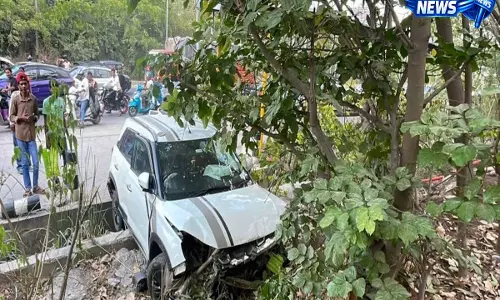 Hyderabad: ORR पर नींद में कार फिसली, हैदराबाद में मामूली हादसा