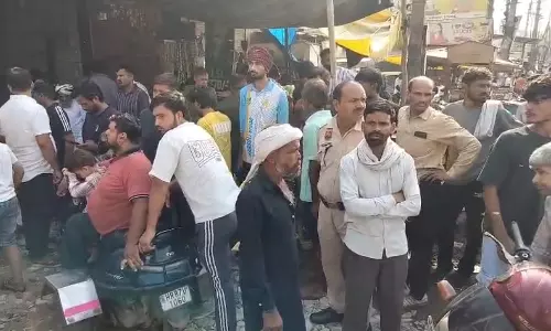 Faridabad: शटर उठाते समय हादसे का शिकार हुआ युवक Faridabad: शटर उठाते समय हादसे का शिकार हुआ युवक