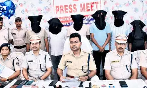 Jharsuguda नकली DEF फैक्ट्री का भंडाफोड़; 7 लोग पकड़े गए Jharsuguda नकली DEF फैक्ट्री का भंडाफोड़; 7 लोग पकड़े गए