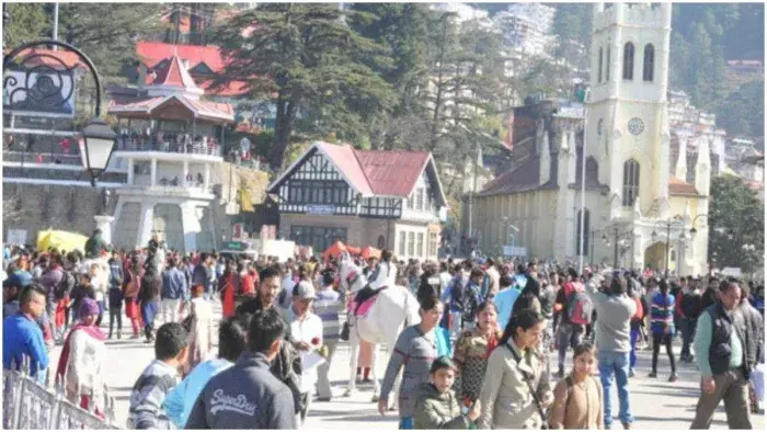Shimla: सैलानियों की भीड़ से होटल और बाजार व्यस्त Shimla: सैलानियों की भीड़ से होटल और बाजार व्यस्त