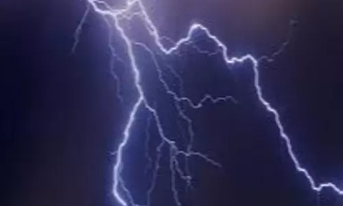 घर के सामने गिरी गाज, किशोर की मौत