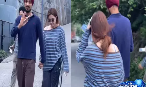 PBKS vs DC: फैन ने अर्शदीप सिंह को GF समरीन कौर के साथ धर्मशाला में देखा - VIDEO