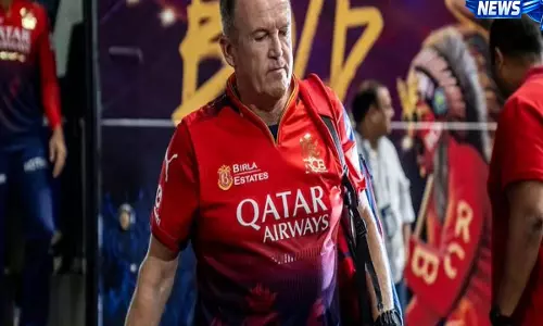 IPL 2026: RCB की MI पर जीत के दौरान एंडी फ्लावर पर 15% मैच फीस का जुर्माना