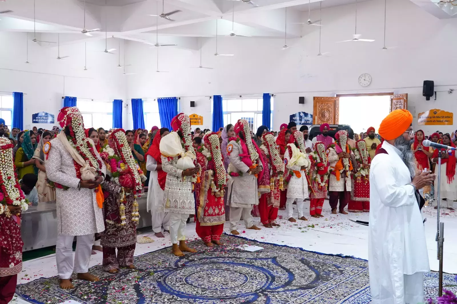 Hyderabad में सामूहिक विवाह समारोह में छह सिख जोड़ों ने शादी की Hyderabad में सामूहिक विवाह समारोह में छह सिख जोड़ों ने शादी की