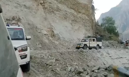 Chamoli: ज्योर्तिमठ-मलारी मार्ग पर यातायात सामान्य Chamoli: ज्योर्तिमठ-मलारी मार्ग पर यातायात सामान्य
