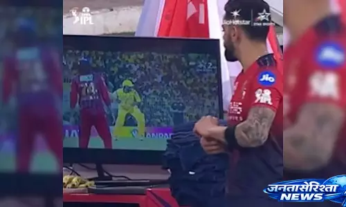 उर्विल पटेल ने IPL 2026 में 13 गेंदों पर जड़ी ऐतिहासिक फिफ्टी, विराट कोहली ने भी देखा मुकाबला उर्विल पटेल ने IPL 2026 में 13 गेंदों पर जड़ी ऐतिहासिक फिफ्टी, विराट कोहली ने भी देखा मुकाबला