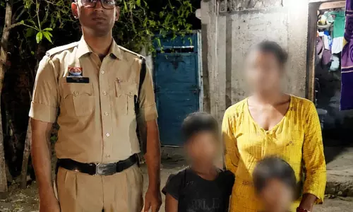 पुलिस की संवेदनशीलता, बिछड़े मासूम को परिवार से मिलाया पुलिस की संवेदनशीलता, बिछड़े मासूम को परिवार से मिलाया