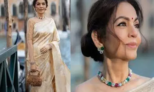 Nita Ambanis का रिविएर-स्टाइल वेनिस नेकलेस, दुर्लभ रत्नों से सजा Nita Ambanis का रिविएर-स्टाइल वेनिस नेकलेस, दुर्लभ रत्नों से सजा