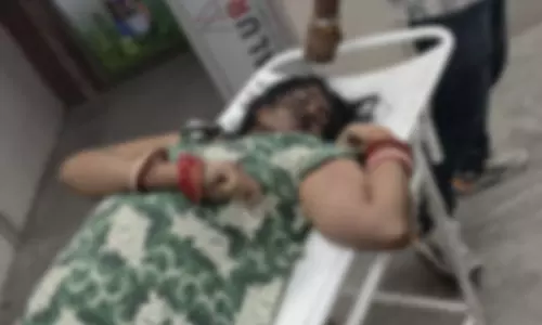पलंग से गिरी विवाहिता की मौत, मायके वालों ने हत्या की जताई आशंका पलंग से गिरी विवाहिता की मौत, मायके वालों ने हत्या की जताई आशंका