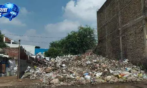 Gurugram में सफाई कर्मचारियों की हड़ताल 10वें दिन भी जारी, कचरा संकट Gurugram में सफाई कर्मचारियों की हड़ताल 10वें दिन भी जारी, कचरा संकट