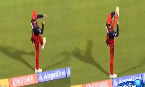 RCB vs MI: विराट कोहली का बाउंड्री पर शैडो बॉलिंग मोमेंट वायरल