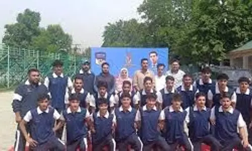 Srinagar: डॉ. शाहिद इकबाल ने अंडर-20 फुटबॉल टीम को रवाना किया Srinagar: डॉ. शाहिद इकबाल ने अंडर-20 फुटबॉल टीम को रवाना किया