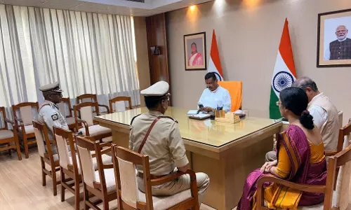 शुभेंदु सरकार का बड़ा फैसला, बांग्लादेश बॉर्डर से लगती जमीन BSF को सौंपा शुभेंदु सरकार का बड़ा फैसला, बांग्लादेश बॉर्डर से लगती जमीन BSF को सौंपा