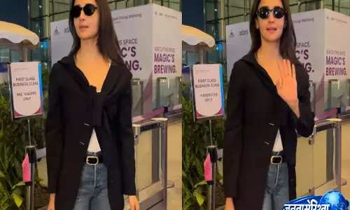 Alia Bhatt कान्स 2026 के लिए रवाना, एयरपोर्ट पर स्टाइलिश लुक Alia Bhatt कान्स 2026 के लिए रवाना, एयरपोर्ट पर स्टाइलिश लुक