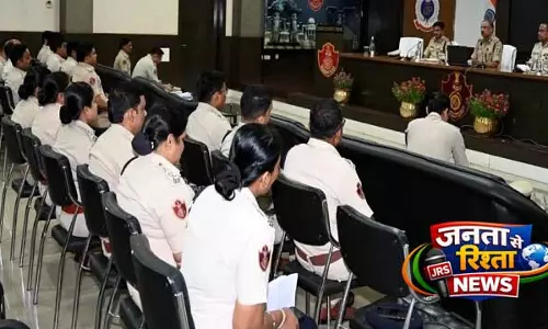 DGP खुराना ने सभी पुलिस थानों में सुबह 9 बजे से पहले रोज़ाना ब्रीफिंग परेड अनिवार्य कर दी DGP खुराना ने सभी पुलिस थानों में सुबह 9 बजे से पहले रोज़ाना ब्रीफिंग परेड अनिवार्य कर दी