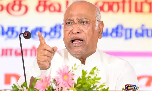 मल्लिकार्जुन खड़गे ने सात अपीलों को लेकर PM मोदी पर साधा निशाना, कहा- सलाह देने में माहिर कई लोग हैं मल्लिकार्जुन खड़गे ने सात अपीलों को लेकर PM मोदी पर साधा निशाना, कहा- सलाह देने में माहिर कई लोग हैं