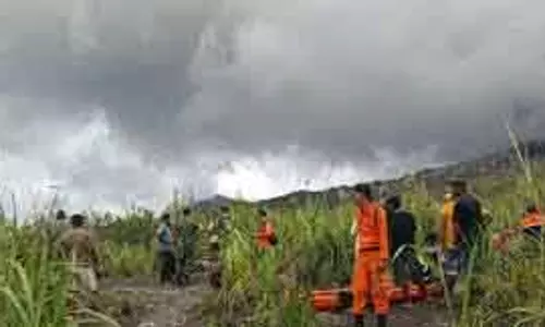 Indonesia में ज्वालामुखी फटने से तीन हाइकर्स की मौत Indonesia में ज्वालामुखी फटने से तीन हाइकर्स की मौत