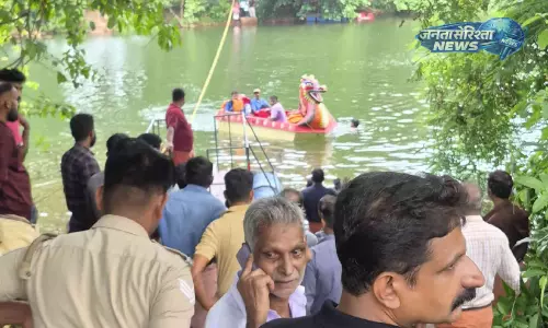 Kerala : किनानूर करिंथलम में फेरी पलटी, 14 लोग नदी में गिरे, बड़ा हादसा टला