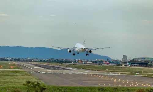 शिलांग उमरोई एयरपोर्ट विस्तार में 2-3 महीने की देरी, DGCA की मंजूरी का इंतज़ार जारी शिलांग उमरोई एयरपोर्ट विस्तार में 2-3 महीने की देरी, DGCA की मंजूरी का इंतज़ार जारी