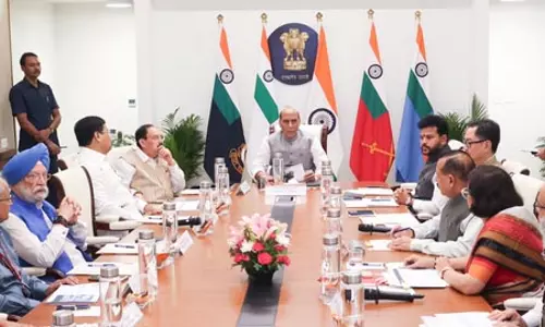 आवश्यक वस्तुओं की कमी नहीं, अनावश्यक खरीदारी से बचें : राजनाथ सिंह आवश्यक वस्तुओं की कमी नहीं, अनावश्यक खरीदारी से बचें : राजनाथ सिंह
