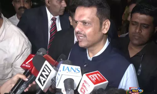 Fadnavis का बयान: ‘पूरा देश मोदी के साथ’, राहुल गांधी पर तीखा हमला