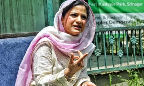 महबूबा मुफ्ती की बेटी का एक्स अकाउंट बैन महबूबा मुफ्ती की बेटी का एक्स अकाउंट बैन
