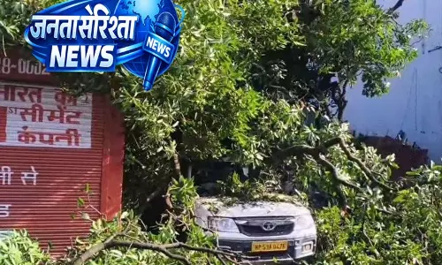 Himachal: सड़कें और यातायात प्रभावित, प्रशासन की अलर्ट जारी