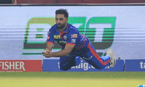 IPL 2026 : पंजाब को दूसरा झटका, स्टार्क के ओवर में आए रन