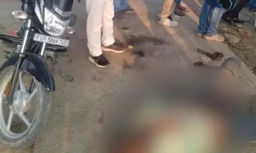 दो बाइकों की भिड़ंत: महिला की मौत तीन घायल, अस्पताल में भर्ती दो बाइकों की भिड़ंत: महिला की मौत तीन घायल, अस्पताल में भर्ती